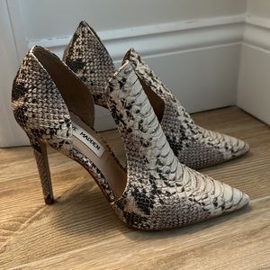 Steve Madden snack skin pattern closed heel